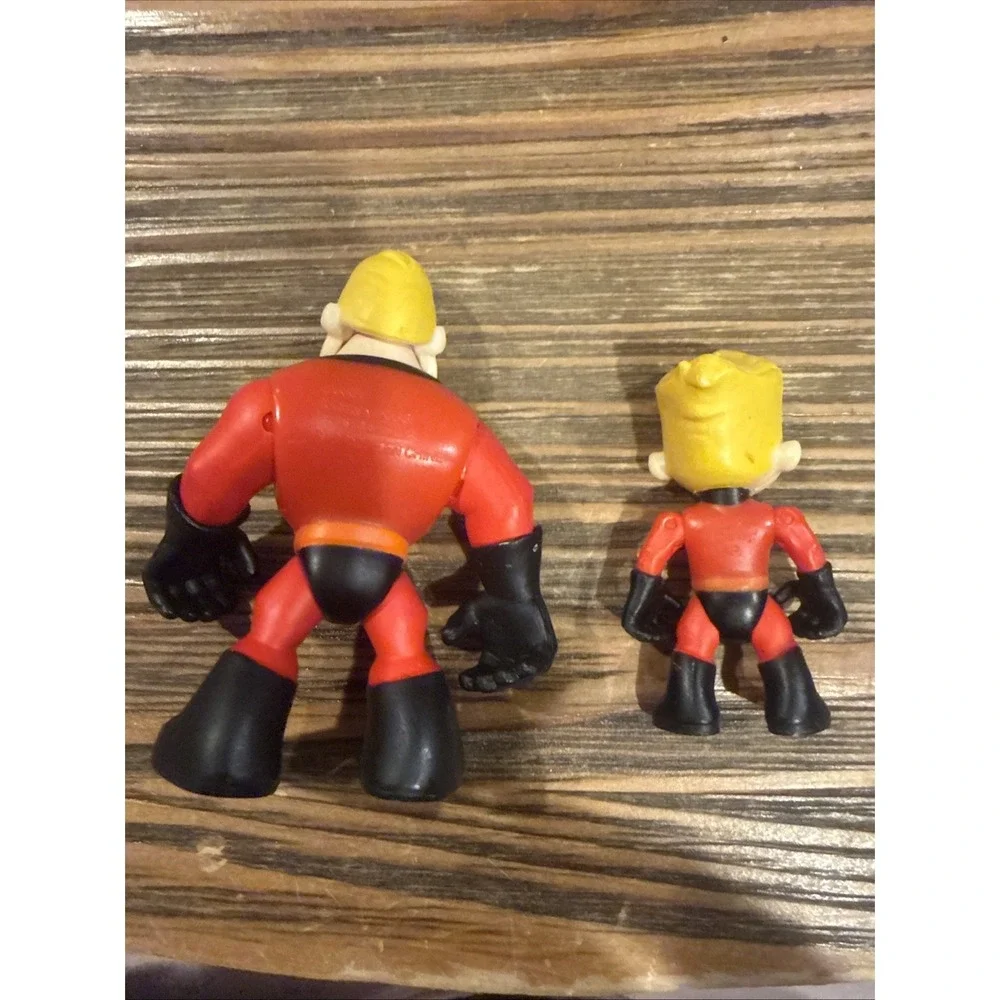 FISHER PRICE IMAGINEXT THE INCREDIBLES MR.‎ INCREDIBLE / DASH FIGURE DISNEY USED